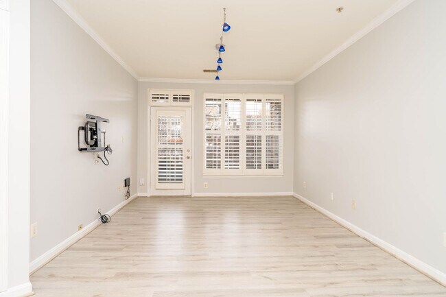 Foto del edificio - 2 Bed 2 Bath Condo in Westbriar Condominiums