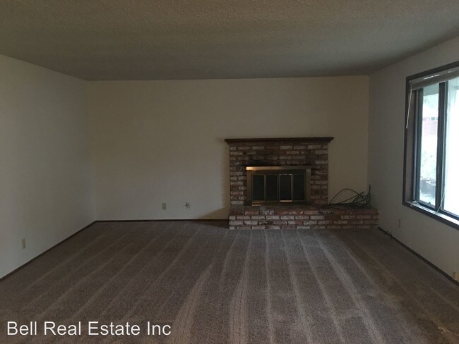 Building Photo - 3 br, 2 bath House - 1185 Fir Acres