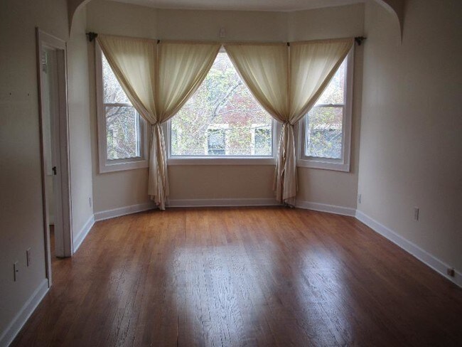 Foto del edificio - 1451 W Oakdale Ave