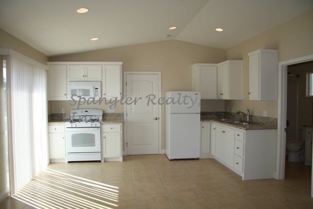 Building Photo - 422 N Clementine St