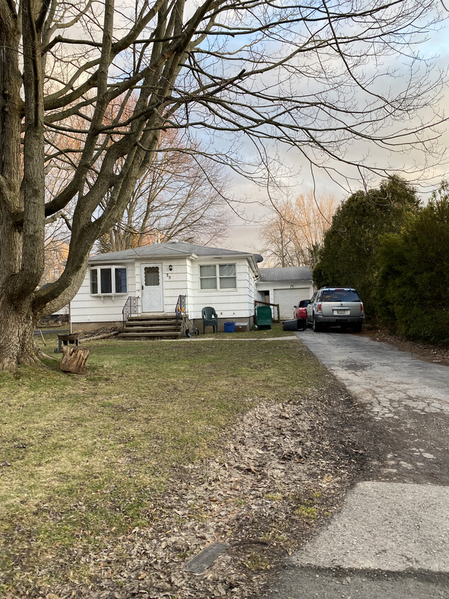 Primary Photo - 35 Morrison Ave