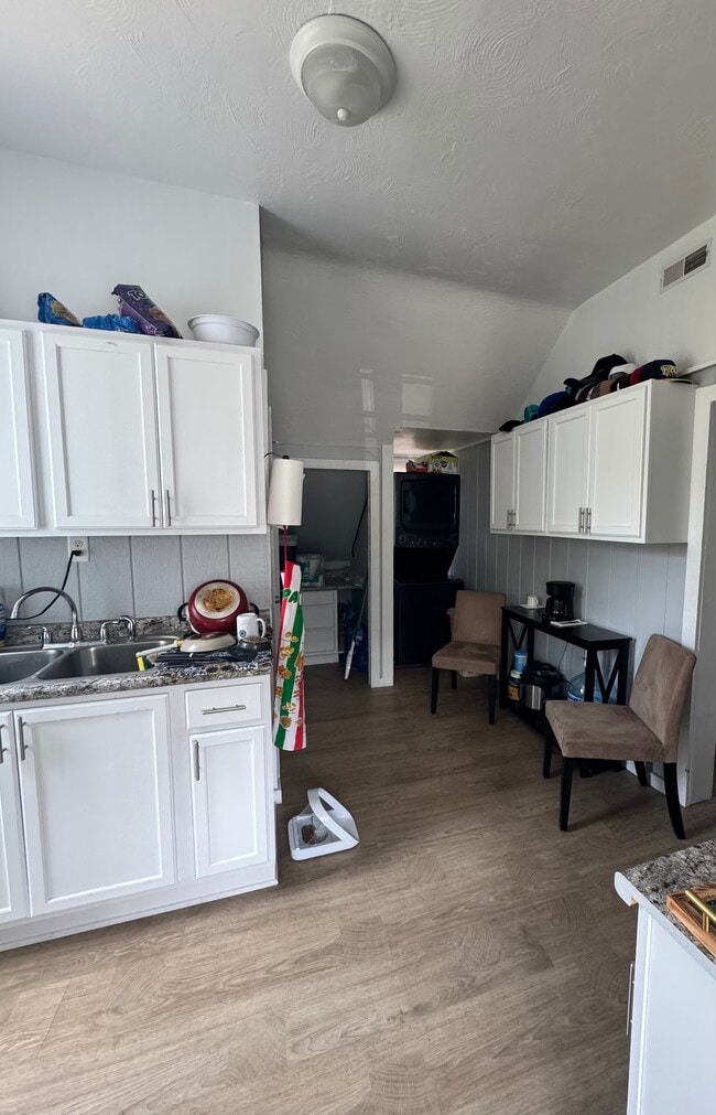 Building Photo - 1337 Prospect St