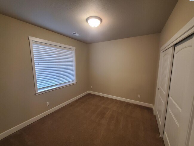 Building Photo - For Rent: Sage Crest Subdivision