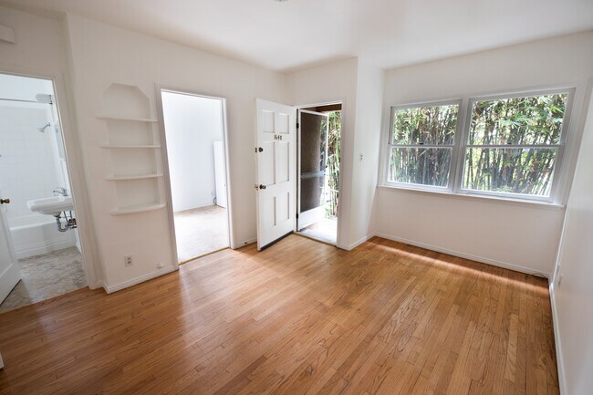 Foto del edificio - 1648 McCollum Pl