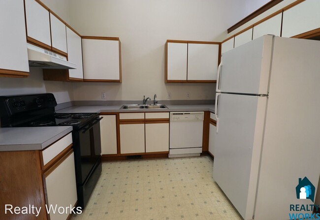 Building Photo - 4 br, 2 bath House - 754 W Belmont