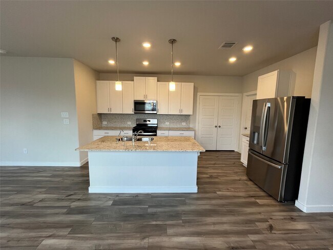 Foto del edificio - 7131 Blue Oak Dr