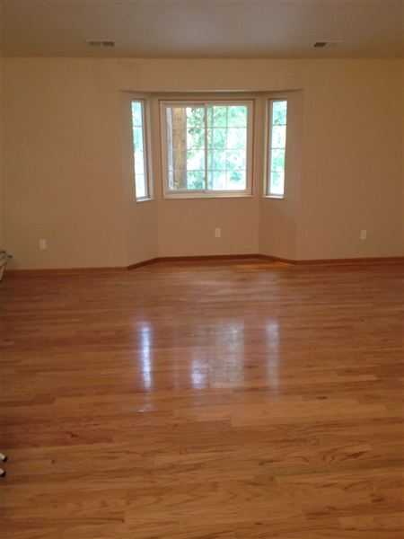 Building Photo - 30632 Oakridge Manor Dr