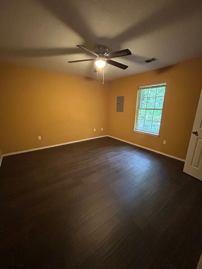 Building Photo - MANSFIELD APARTMENTS