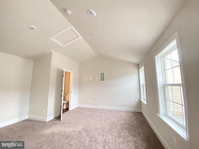 Building Photo - 3 br, 4 bath Townhome - 7126 Mchenry Mews