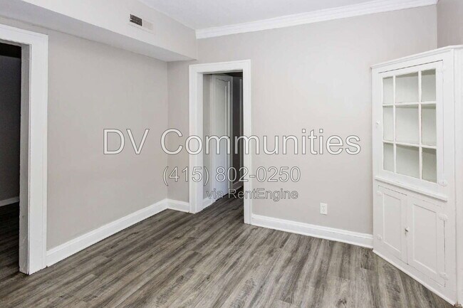 Foto del edificio - 2988 S Moreland Blvd