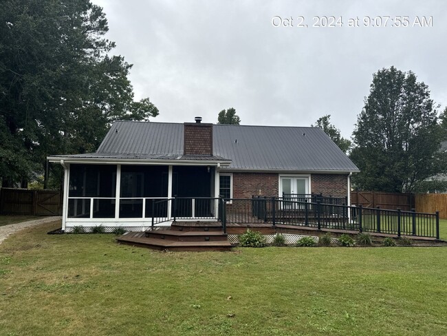 Building Photo - 341 Greentree Dr