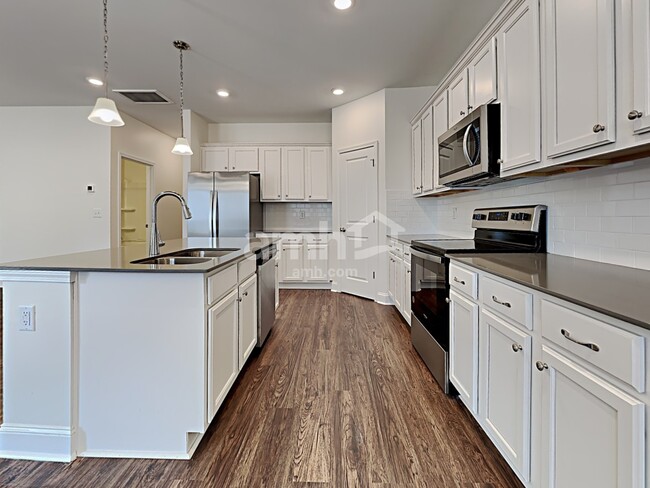 Building Photo - 120 Thatchet Drive