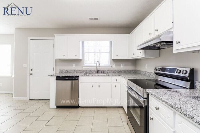 Building Photo - Now Available! 3 bed 2 bath!