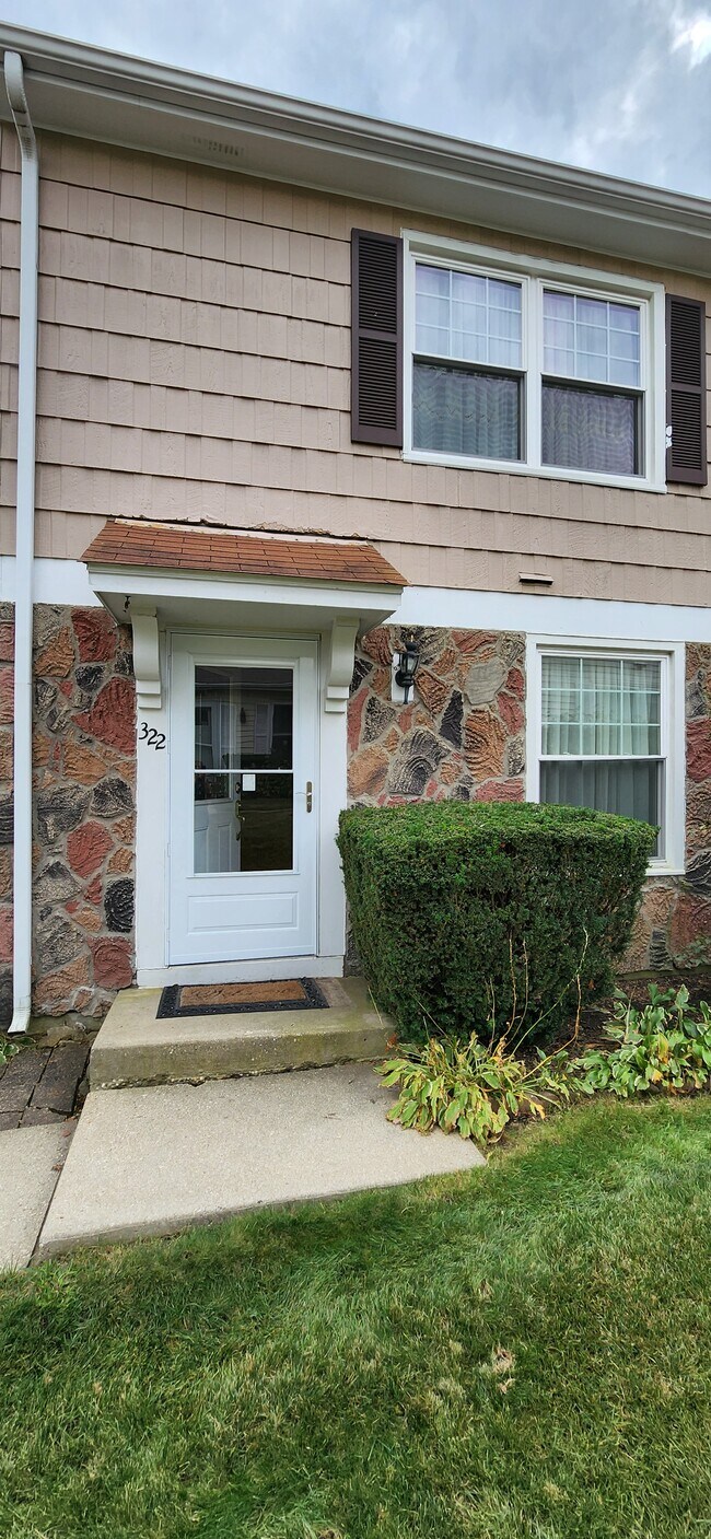 Foto del edificio - 322 Russet Way