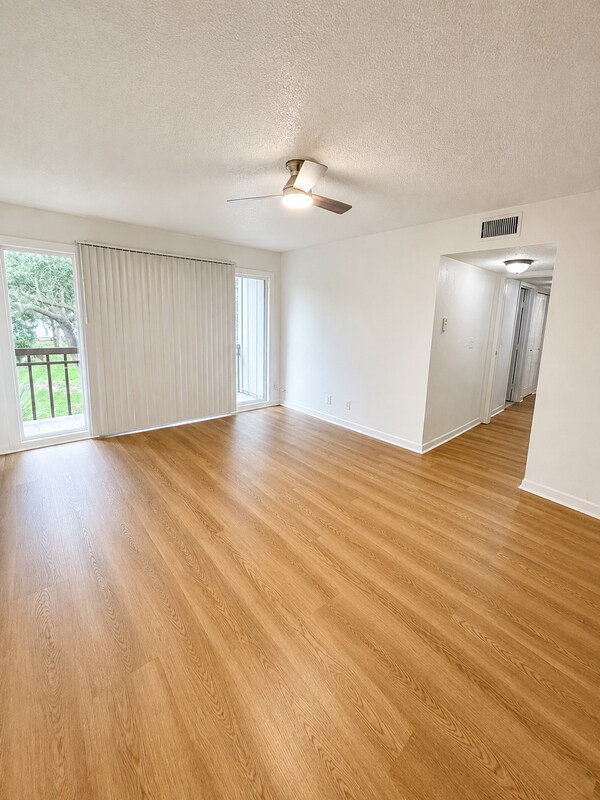 Foto del edificio - 6519 W Newberry Rd