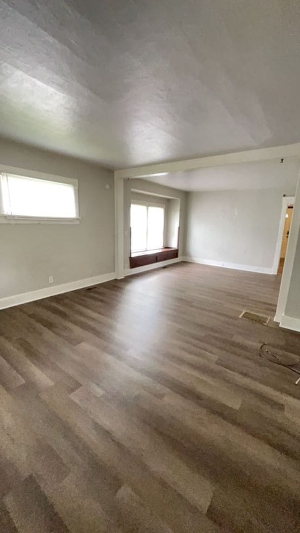 Building Photo - 1609 W Memorial Dr