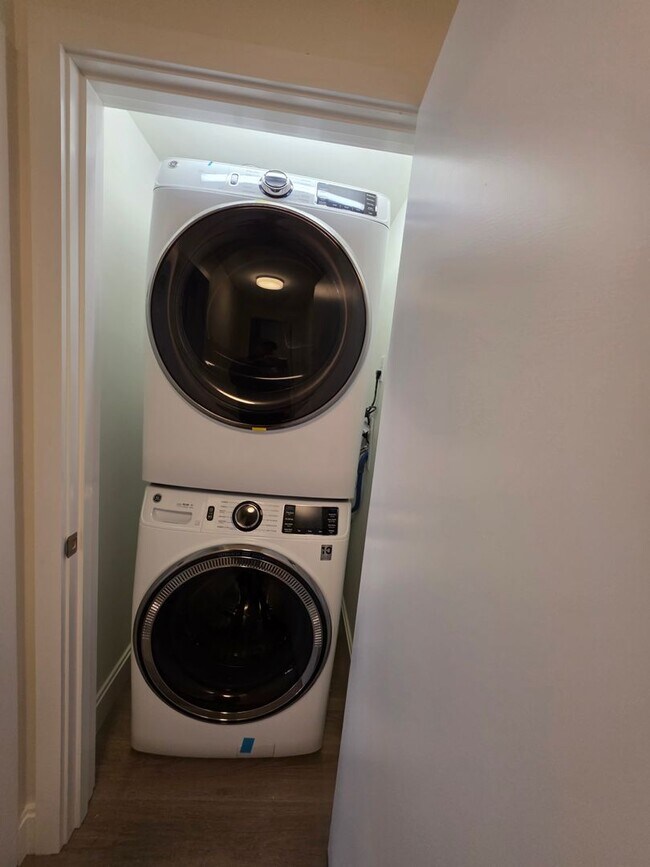 Foto del edificio - No Brokers Fee Unit at Packard's Corner, Luxury Building. Concierge, Pool, Gym, In-Unit Washer an...