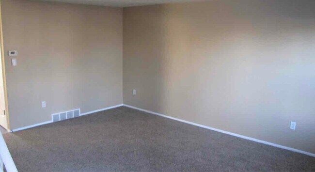 Building Photo - 2849 Avati Dr