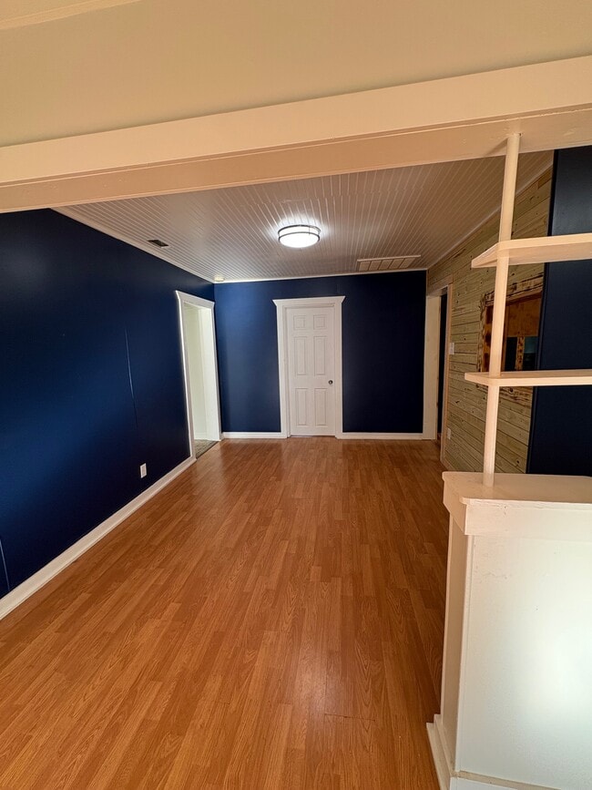 Building Photo - 627 Houser Dr