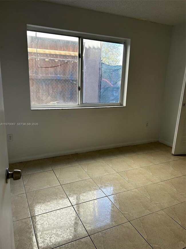 Foto del edificio - 1875 NW 7th St