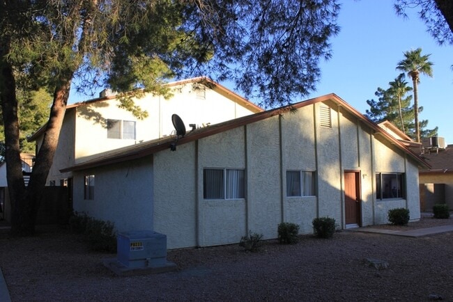 Building Photo - 860 E Brown Rd