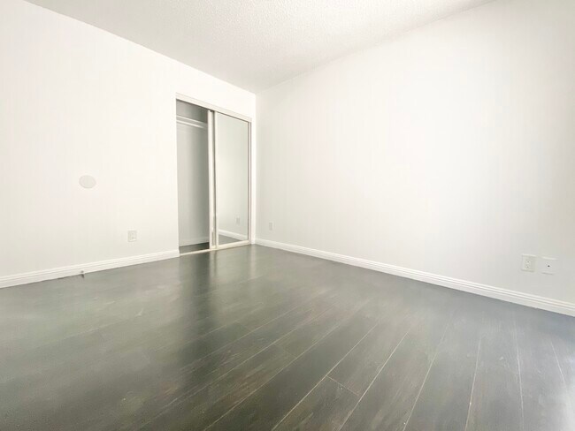 Foto del edificio - 256 S Rampart Blvd
