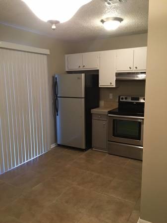Building Photo - 300 Elks Cove
