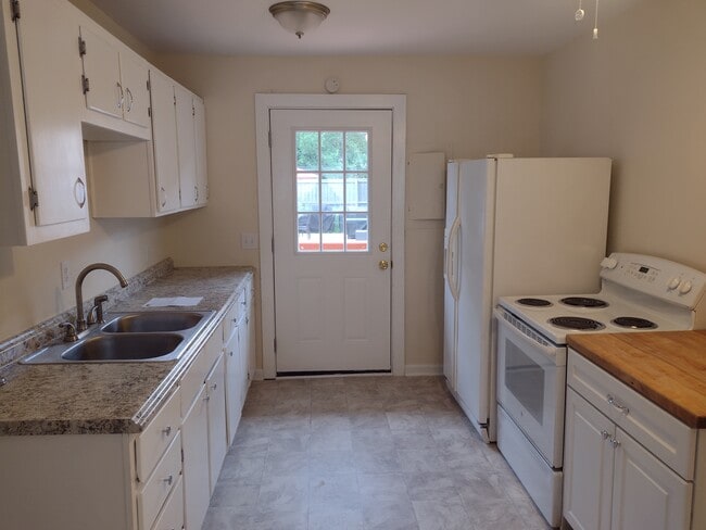 Building Photo - 1017 Wade Ave