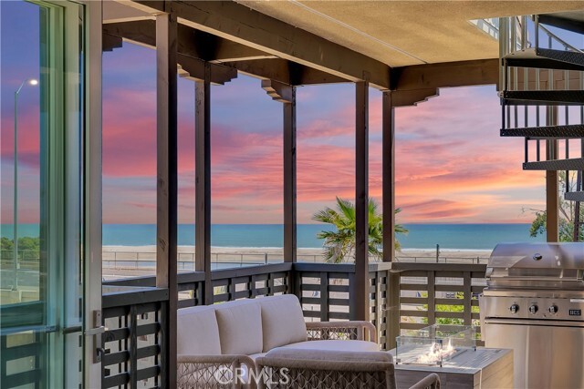 Foto del edificio - 1417 Doheny Way