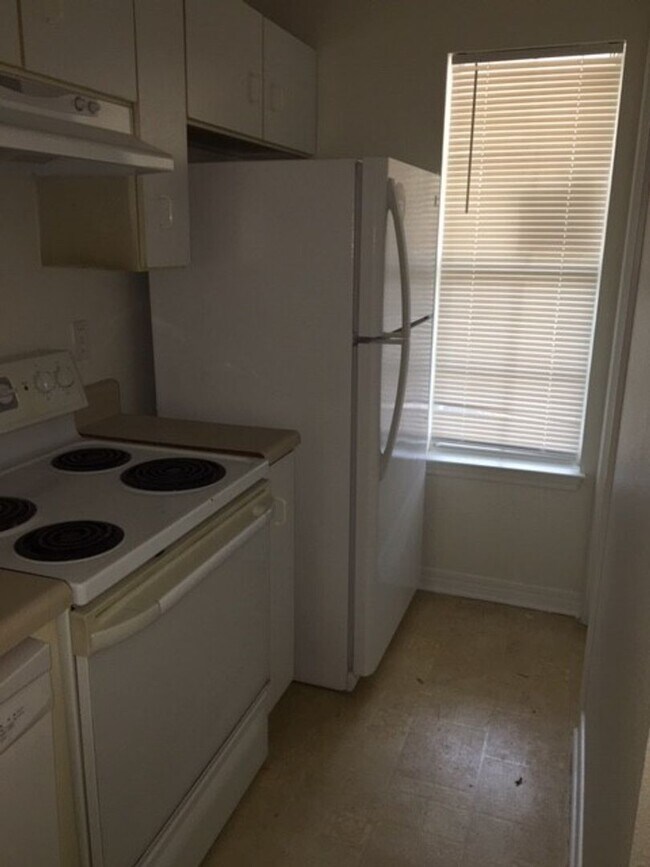 Foto del edificio - 3051 Brigantine Dr Pensacola, FL 32526 Ask...