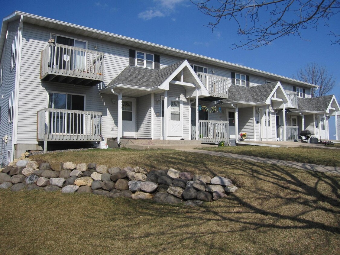 Primary Photo - 1908 Fox Run
