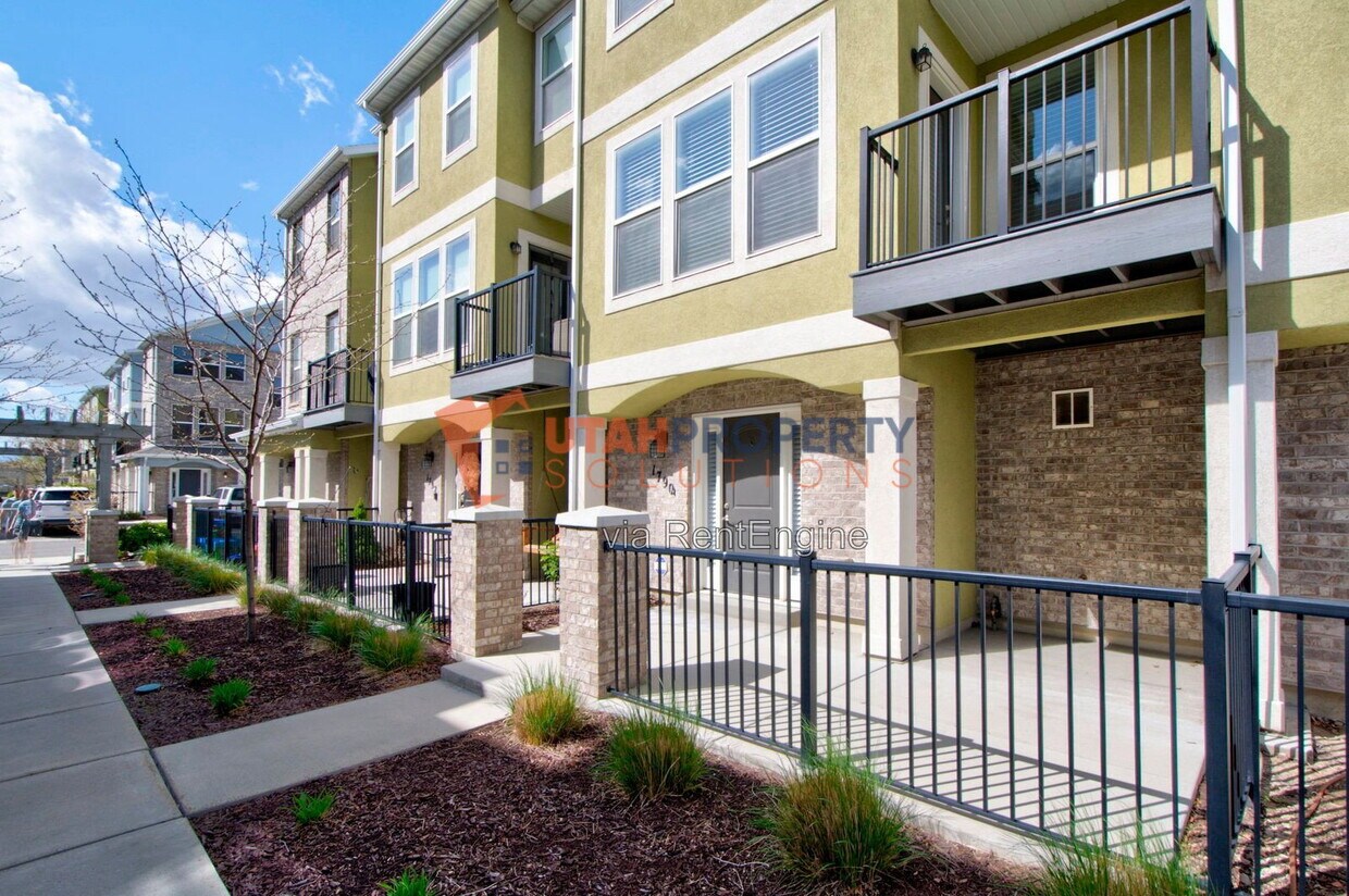 Photo - 1790 West Dalmeny Way