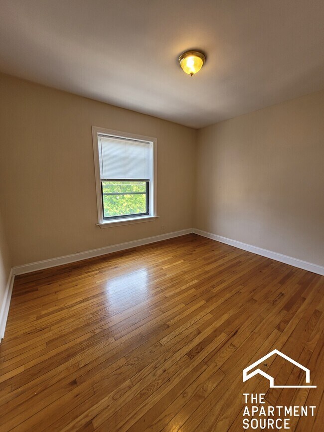 Foto del edificio - 925 Forest Ave