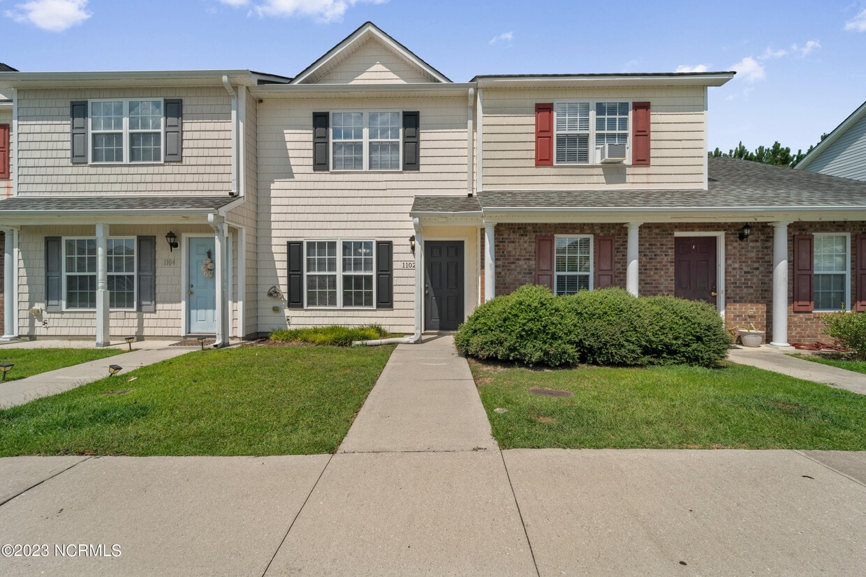 Primary Photo - 1102 Springwood Dr