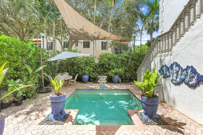 Building Photo - 1020 Miramar Dr