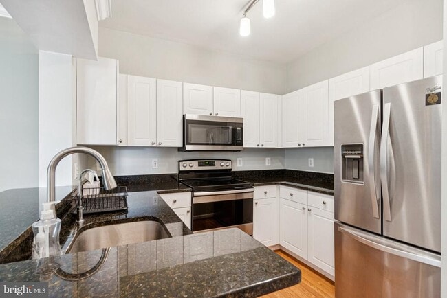 Building Photo - 4550 Strutfield Ln