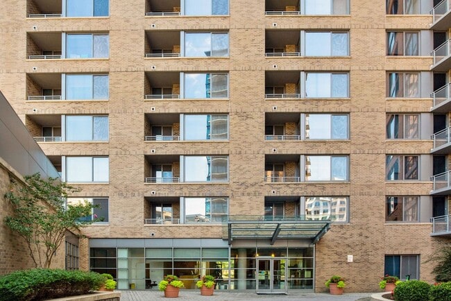 Foto del edificio - Professionally Managed // 1bedroom 1bathroom// Court House// Parking Included!