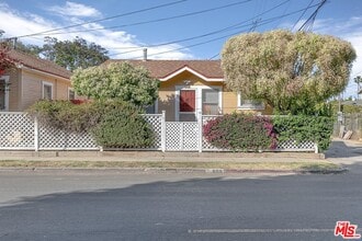 Building Photo - 608 7th Ave