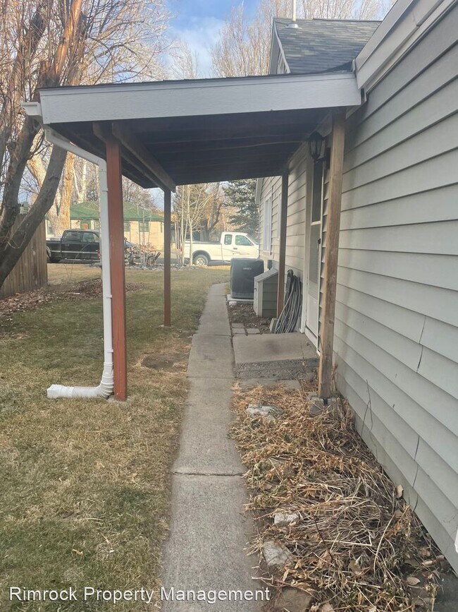 Building Photo - 4 br, 2 bath House - 922 Avenue C