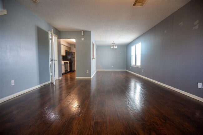 Foto del edificio - 8405 Comal St