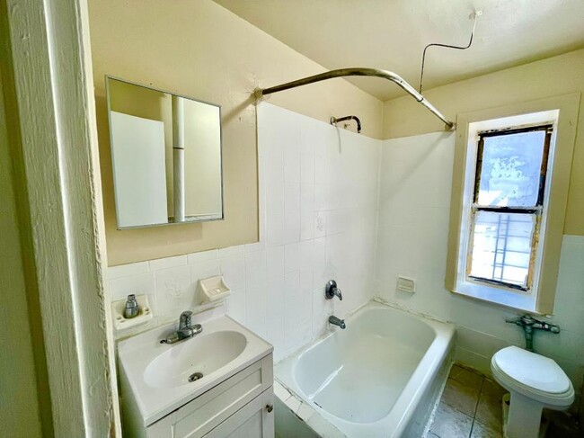 Building Photo - 1 bedroom in New York NY 10474