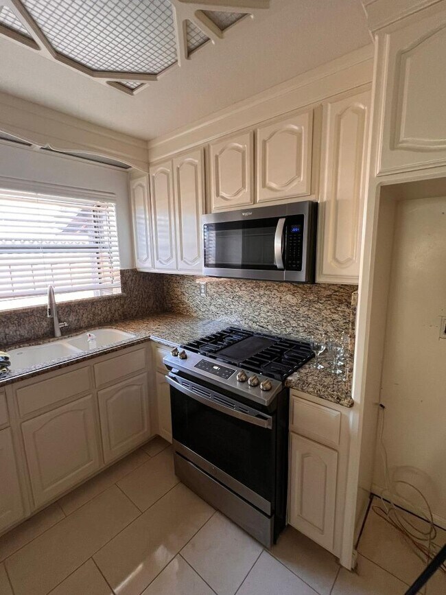 Foto del edificio - 2488 Shilshone Cir