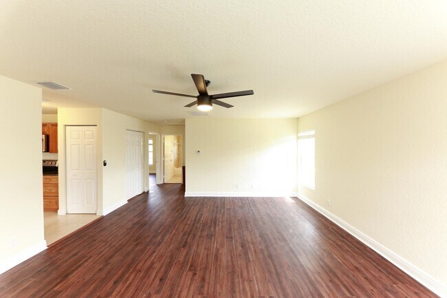 Foto del edificio - 13342 87th St N