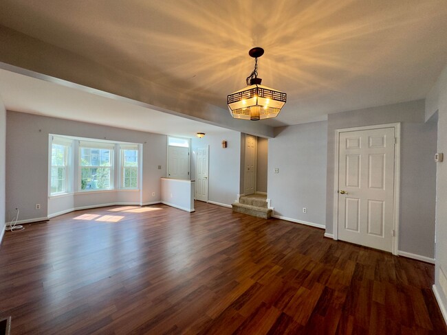 Building Photo - Spacious 3-Bedroom Townhome with Modern Am...