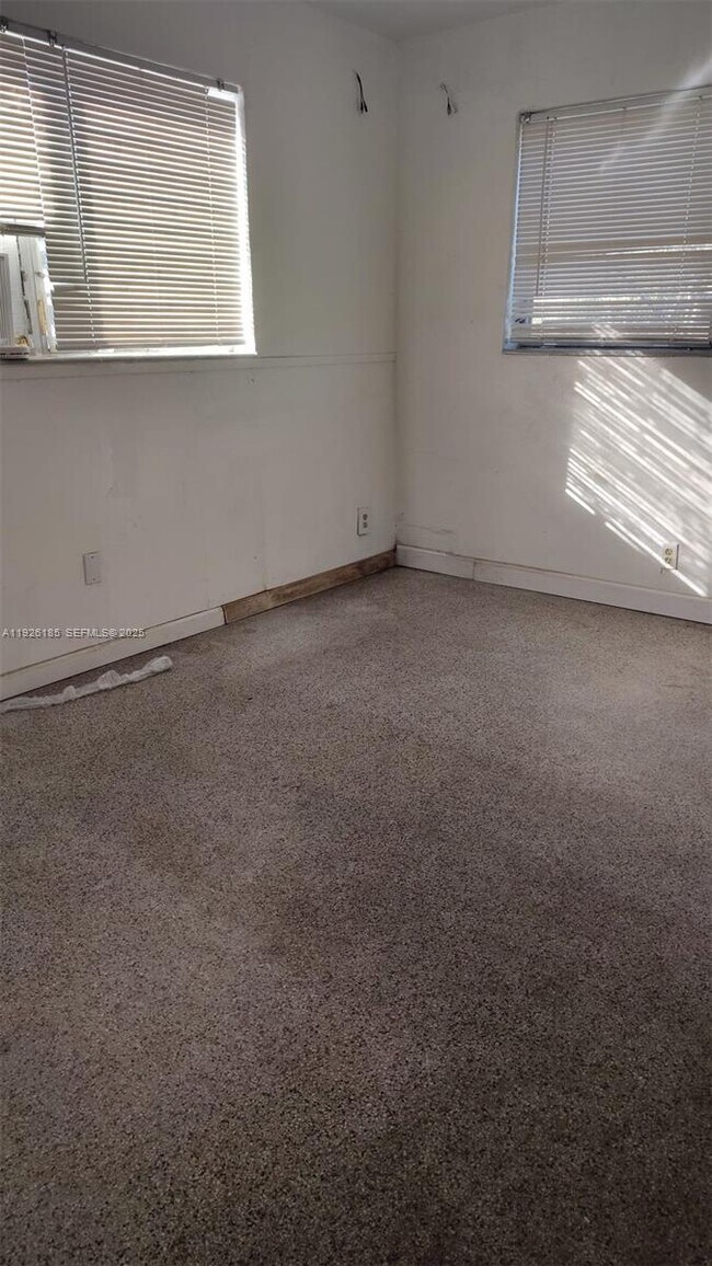 Foto del edificio - 1940 NE 2nd Terrace