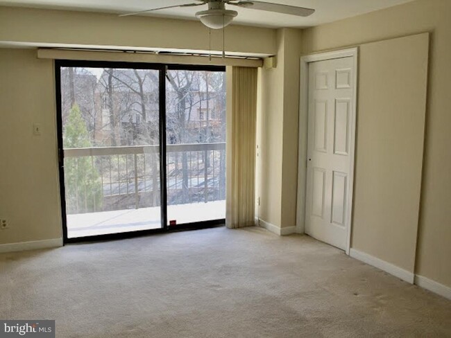 Building Photo - 11430 Strand Dr