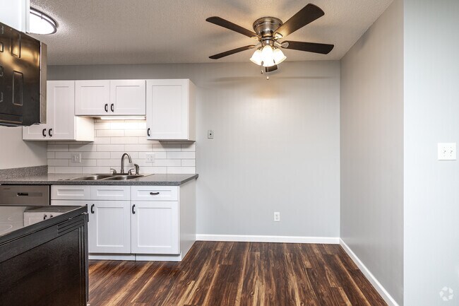 2BR, 1BA - 816 SF - Dining Room - Park West Apartments (old)