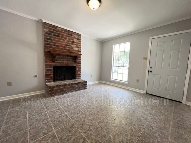 Foto del edificio - 7123 Meadow Park Ave