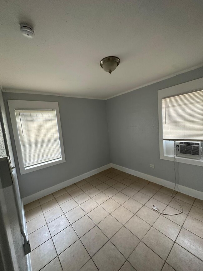 Building Photo - 2532/2534 Moncrief Rd