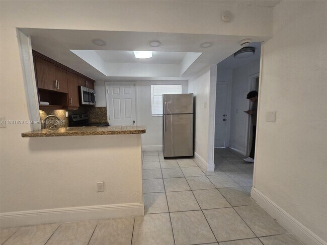 Foto del edificio - 2441 NW 13th St